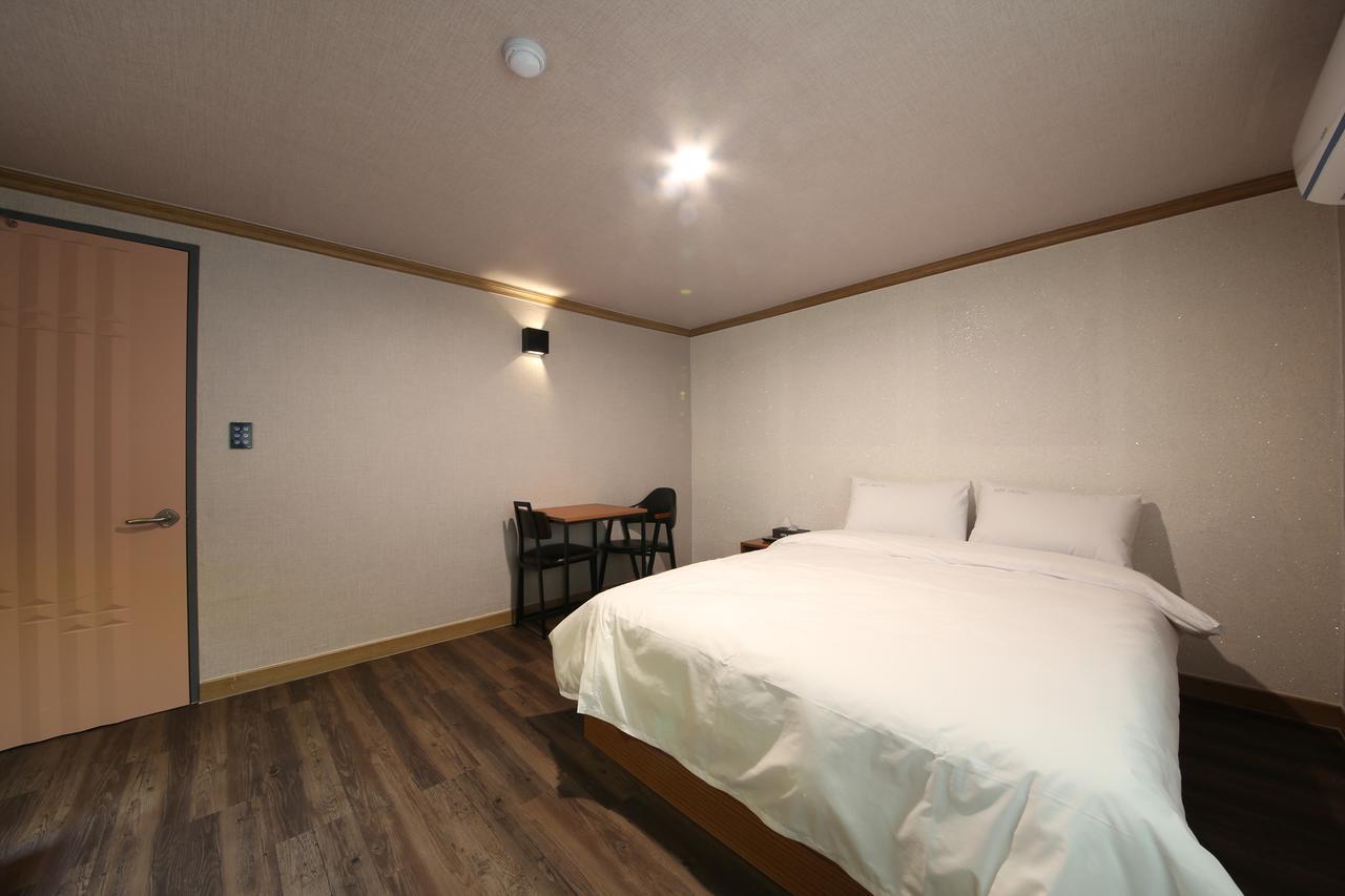 Art Hotel Gumi Esterno foto